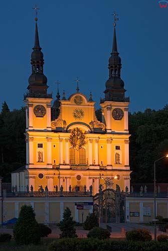 Klasztor Świętolipski w nocnej scenerii